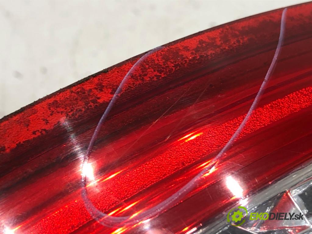 FORD MONDEO MK4 Kombi 2010 81 kW 1.6 Ti 1596 světlo levý zadní část