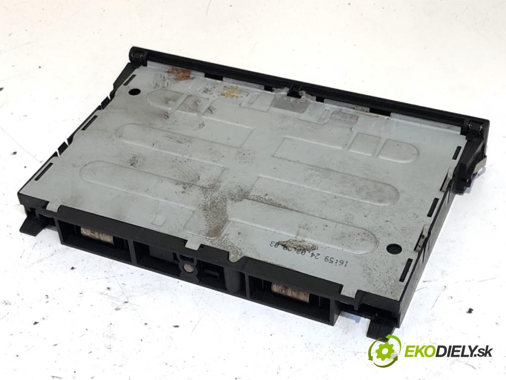 VW GOLF IV liftback 2000 66 kW 1.9 TDI 1896 Držiak na nápoje 1J0858601 (Držiak (úchyt) na nápoje)