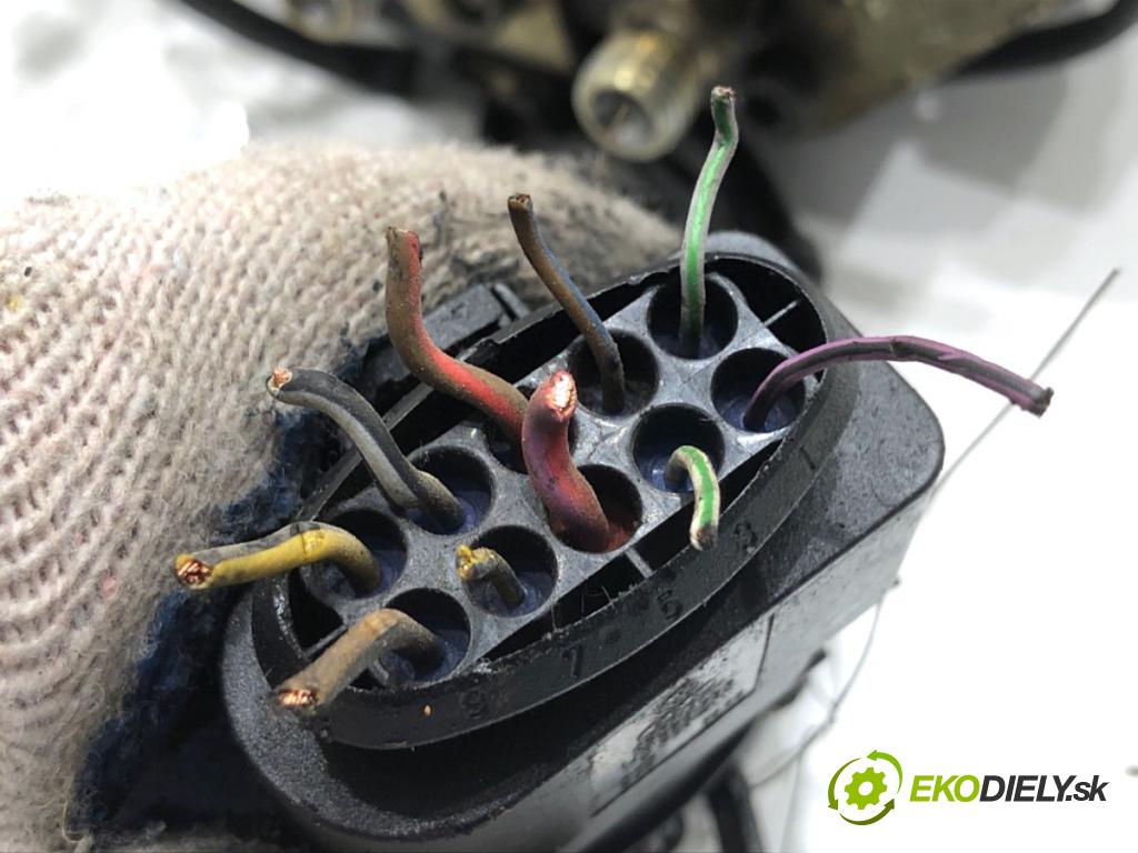 VW GOLF IV liftback 2000 66 kW 1.9 TDI 1896 Pumpa vstrekovacia 038130107D (Vstrekovacie čerpadlo)