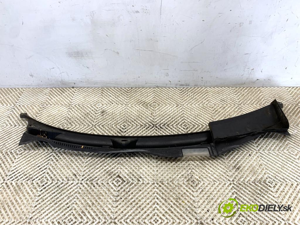 VW GOLF IV liftback 2000 66 kW 1.9 TDI 1896 Torpédo, plast pod čelné okno 1J1819415 (Torpédo (plast pod čelným sklom))