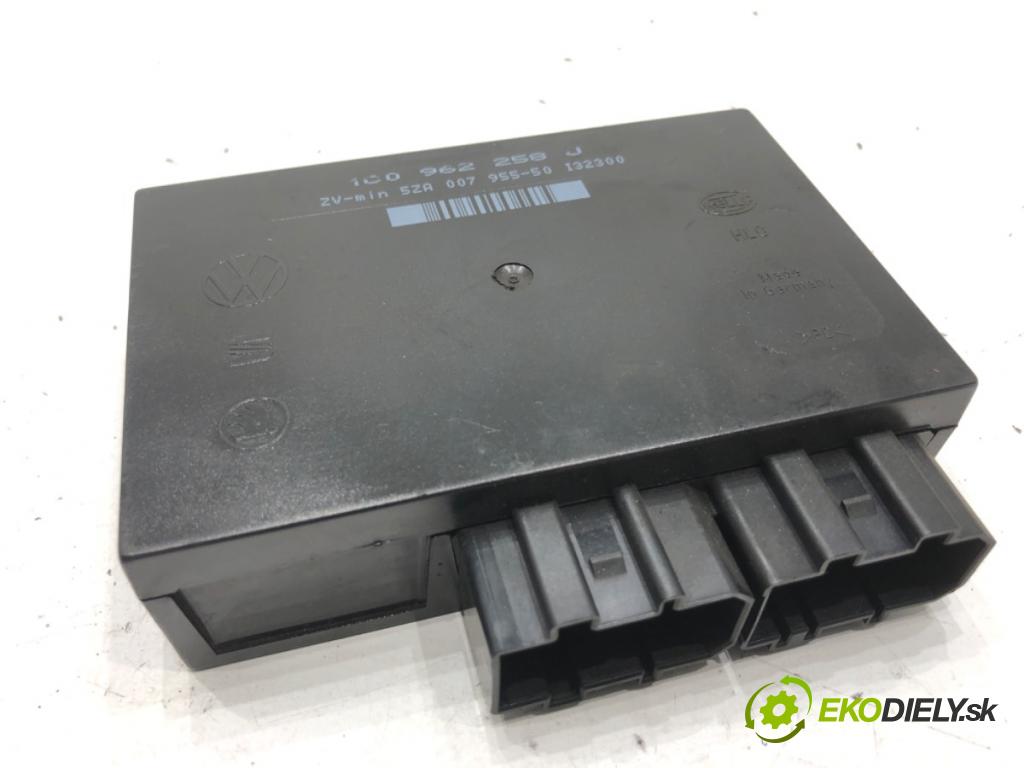 VW GOLF IV liftback 2000 66 kW 1.9 TDI 1896 modul komfortu 1C0962258J (Komfortní modul)