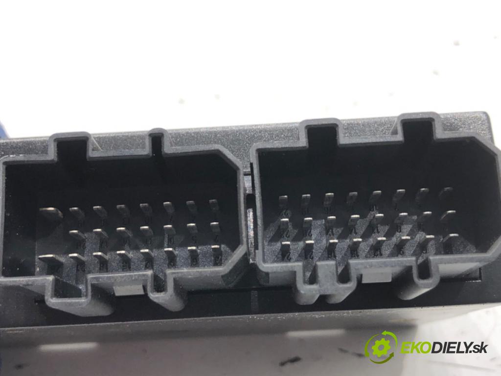 VW GOLF IV liftback 2000 66 kW 1.9 TDI 1896 modul komfortu 1C0962258J (Komfortní modul)
