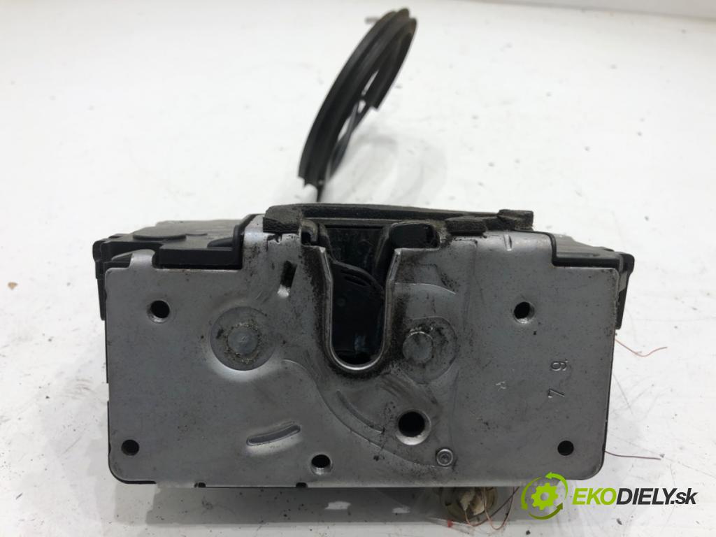 FIAT GRANDE PUNTO liftback 2007 55 kW 1.3 D Multijet 1248 zámok dveře pravý přední část 51797558