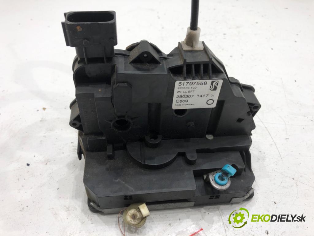 FIAT GRANDE PUNTO liftback 2007 55 kW 1.3 D Multijet 1248 zámok dveře pravý přední část 51797558