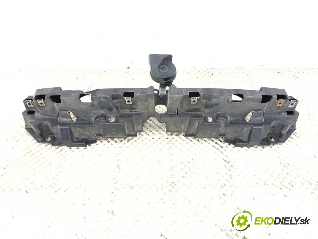 FIAT GRANDE PUNTO liftback 2007 55 kW 1.3 D Multijet 1248 výztuha horní  (Výztuha)