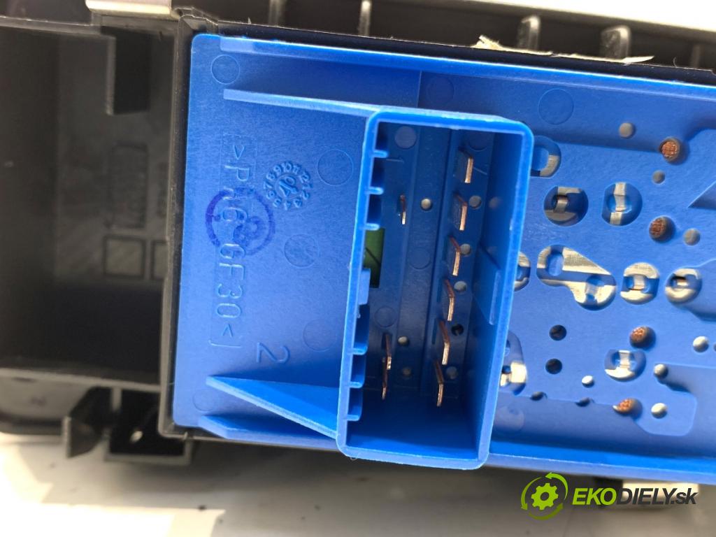 FIAT GRANDE PUNTO liftback 2007 55 kW 1.3 D Multijet 1248 Prepínač okien  (Prepínacie páčky pod volantom)