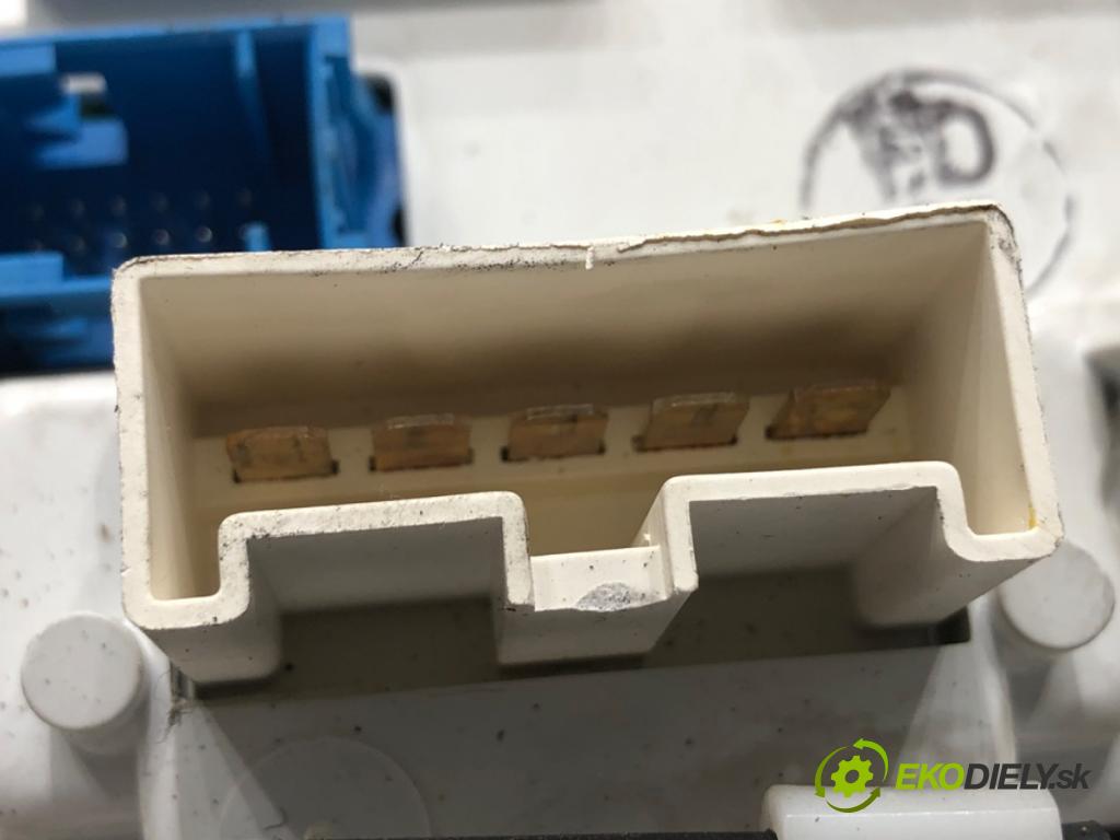 FIAT GRANDE PUNTO liftback 2007 55 kW 1.3 D Multijet 1248 Panel ovládania kúrenia 5G1140100 (Prepínacie páčky pod volantom)