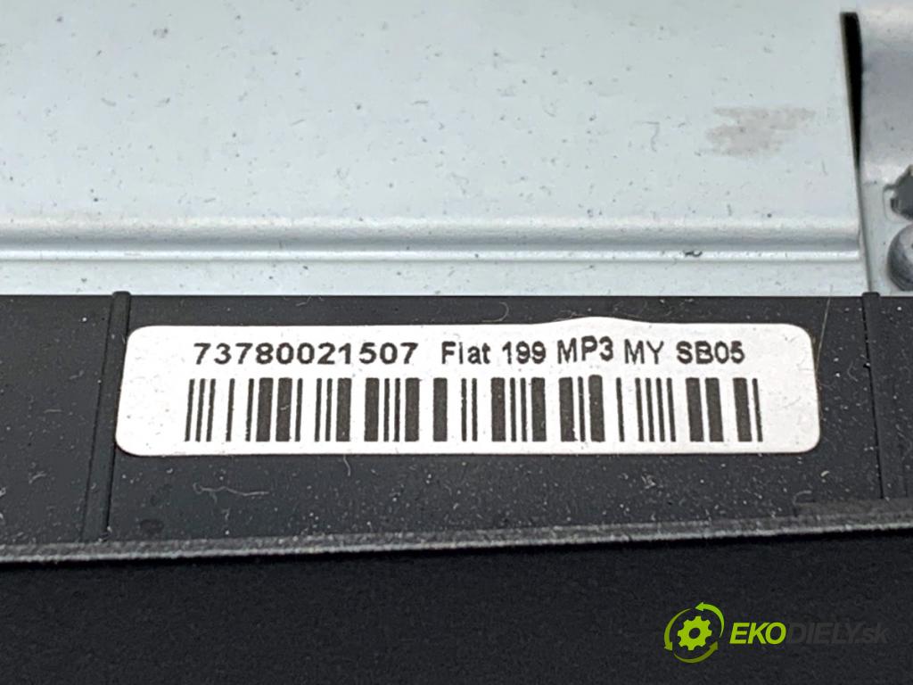 FIAT GRANDE PUNTO liftback 2007 55 kW 1.3 D Multijet 1248 RADIO 7647386316 (Audio zariadenie)