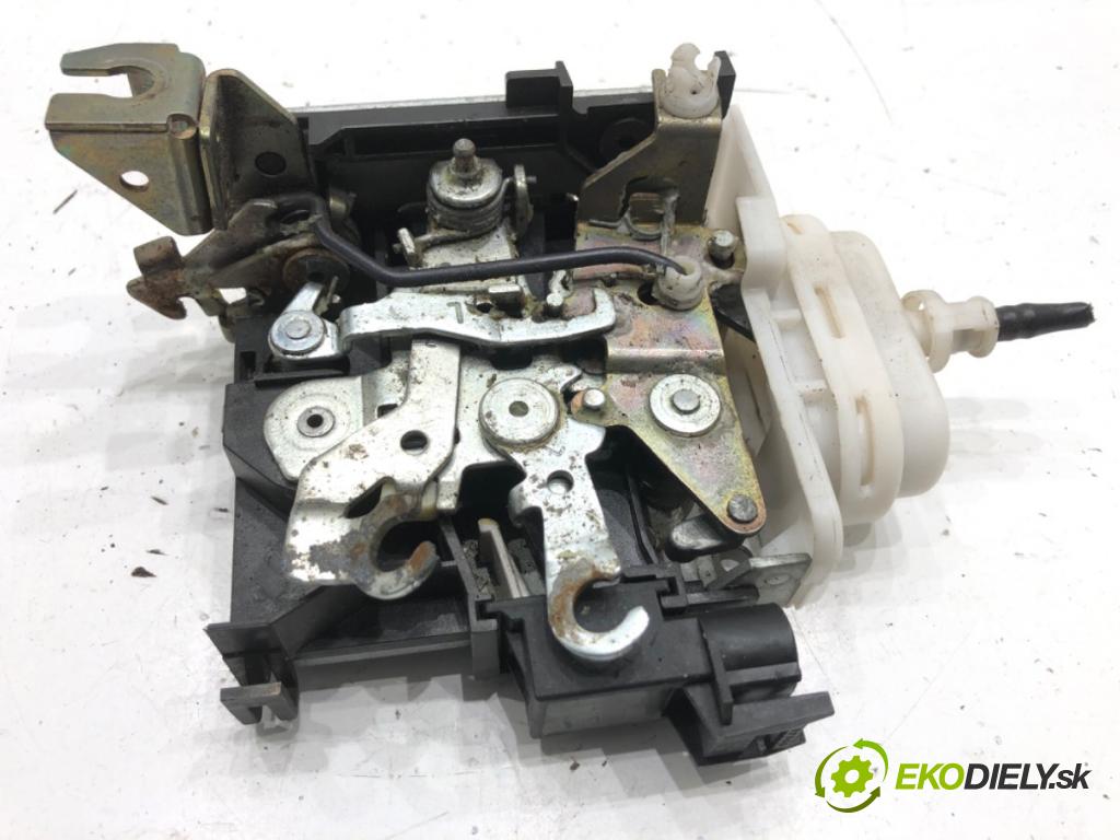 AUDI A3 8L liftback 2000 74 kW 1.6 1595 zámok dveře levý přední část 8L1837015