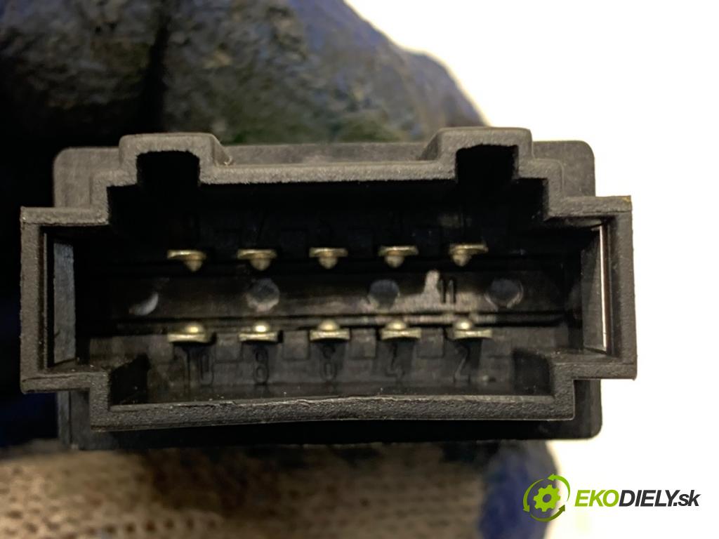 AUDI A3 8L liftback 2000 74 kW 1.6 1595 Spínač svetiel výstražných (núdzových) 8L0941509J (Prepínacie páčky pod volantom)