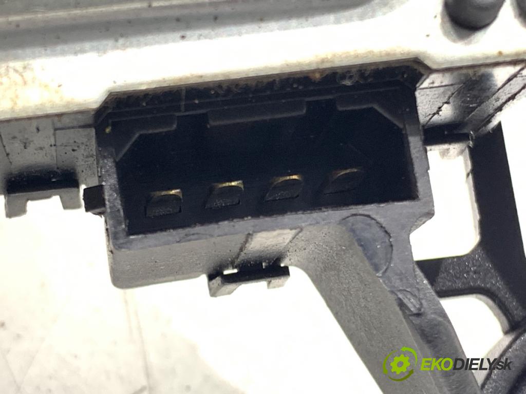 AUDI A3 8L liftback 2000 74 kW 1.6 1595 motor stěračů zadní část 8L0955711B