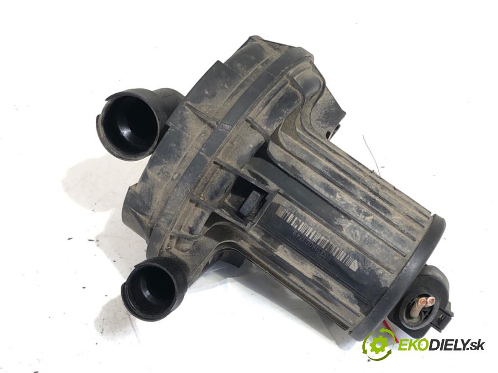AUDI A3 8L liftback 2000 74 kW 1.6 1595 pumpa vzduchu sekundárního 06A131333C (Topení, ventilace ostatní)