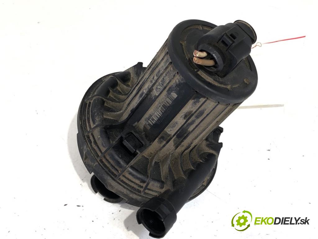 AUDI A3 8L liftback 2000 74 kW 1.6 1595 pumpa vzduchu sekundárního 06A131333C (Topení, ventilace ostatní)