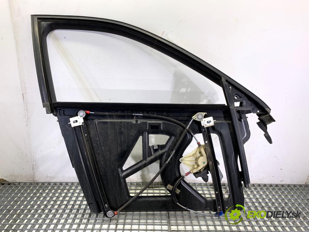 AUDI A3 8L liftback 2000 74 kW 1.6 1595 mechanismus okna pravý přední část 8L4959802C