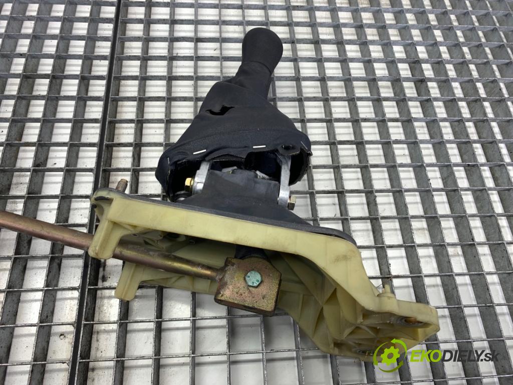 AUDI A3 8L liftback 2000 74 kW 1.6 1595 Kulisa 1J0711061A (Rýchlostná páka (kulisa))