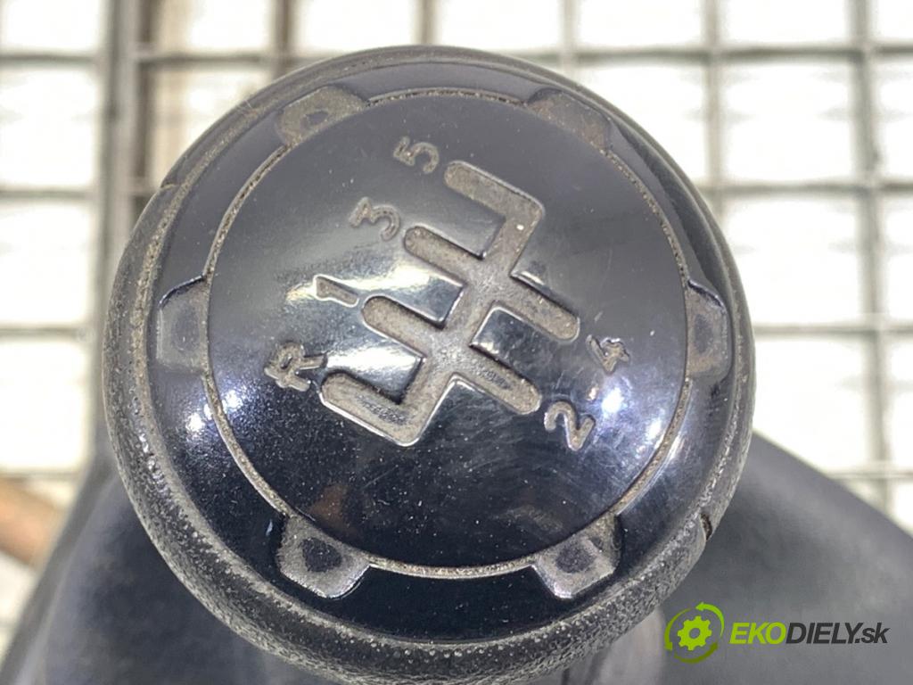 AUDI A3 8L liftback 2000 74 kW 1.6 1595 Kulisa 1J0711061A (Rýchlostná páka (kulisa))