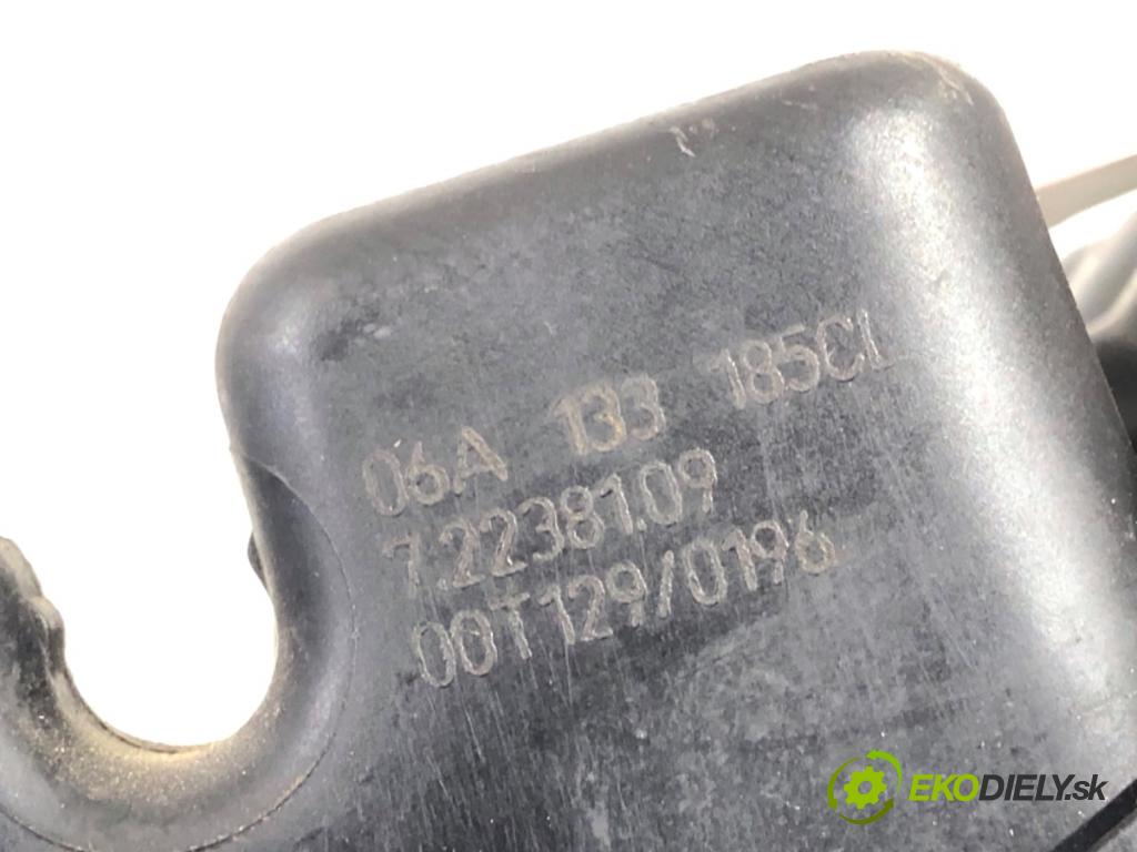 AUDI A3 8L liftback 2000 74 kW 1.6 1595 potrubí sání 06A133185CL (Sací potrubí)