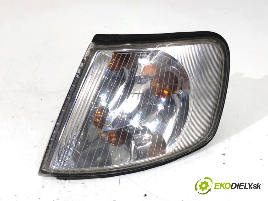 AUDI A3 8L liftback 2000 74 kW 1.6 1595 směrovka levý přední část  (Klika dveří ostatní)