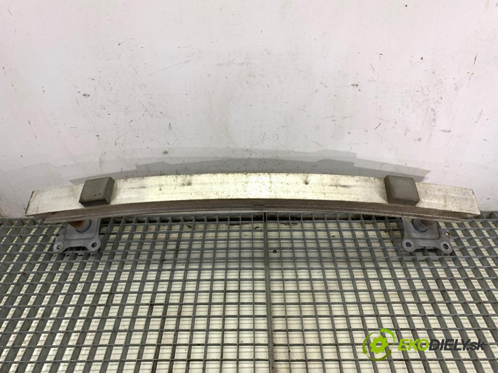 AUDI A3 8L liftback 2000 74 kW 1.6 1595 výztuha nárazníka přední část  (Přední výztuha)