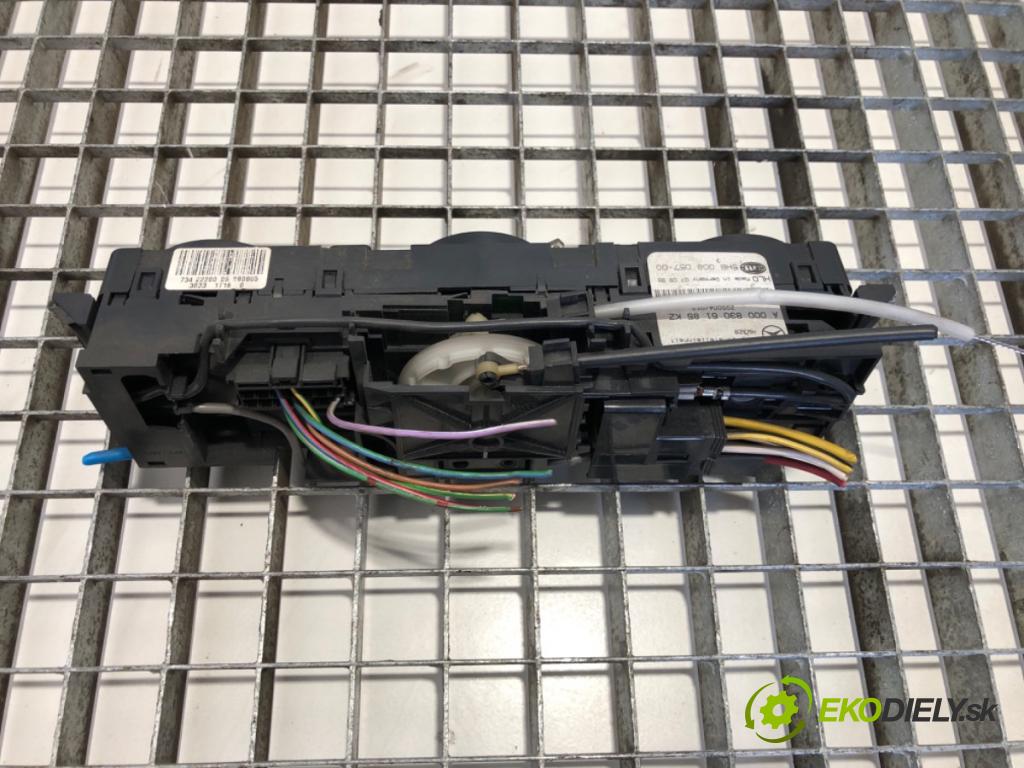 MERCEDES-BENZ W638 Autobus 1999 75 kW 110 CDI 2.2 (638.194) 2148 Panel ovládania kúrenia A0008306185 (Prepínacie páčky pod volantom)