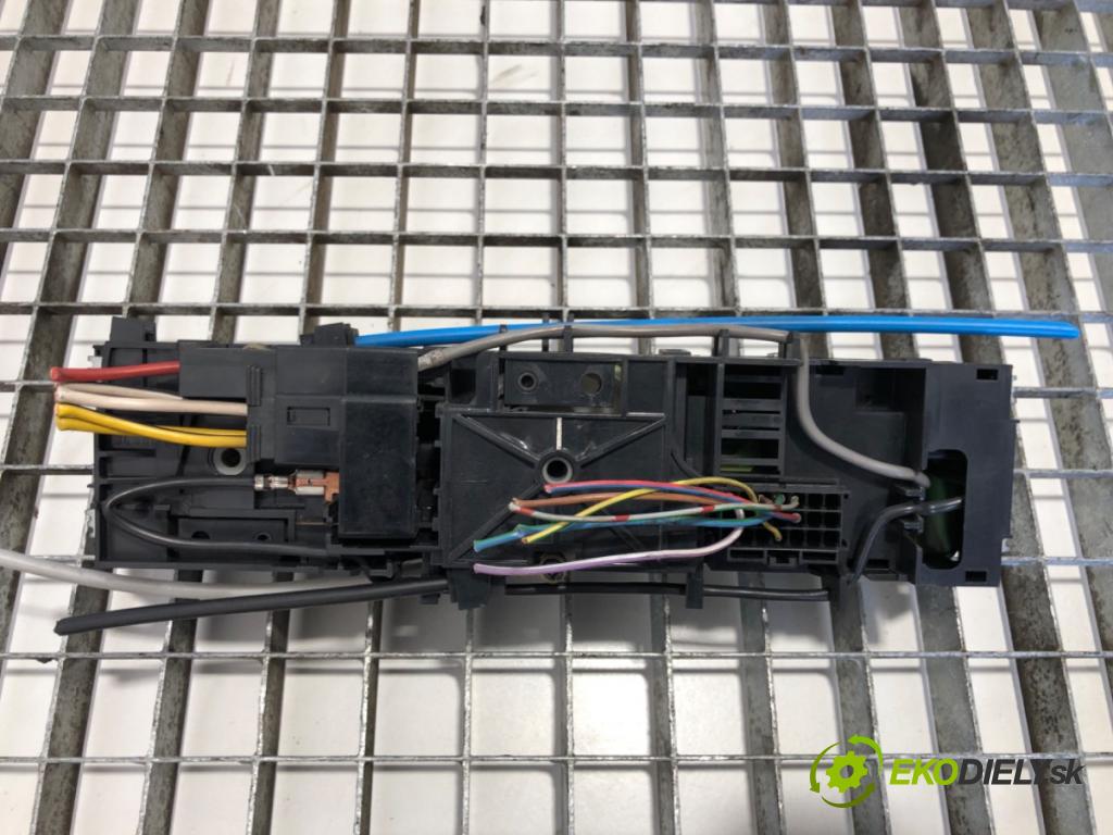 MERCEDES-BENZ W638 Autobus 1999 75 kW 110 CDI 2.2 (638.194) 2148 Panel ovládania kúrenia A0008306185 (Prepínacie páčky pod volantom)