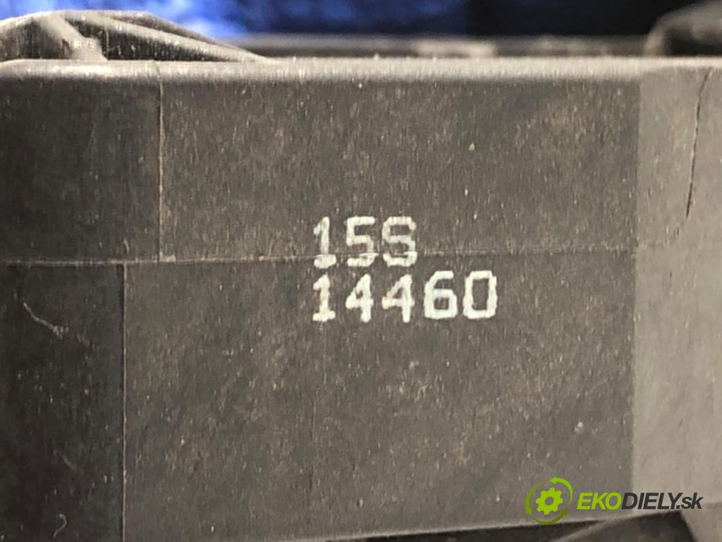 VW PASSAT B6 sedan 2006 103 kW 2.0 TDI 1968 klika vnejší levý přední část