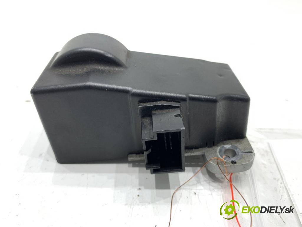 VW PASSAT B6 sedan 2006 103 kW 2.0 TDI 1968 blokáda volantu 3C0905861G (Riadenie ostatné)