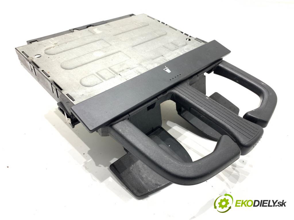 VW GOLF IV liftback 2000 85 kW 1.9 TDI 1896 držák na nápoje 1J0858601 (Držák nápojů)