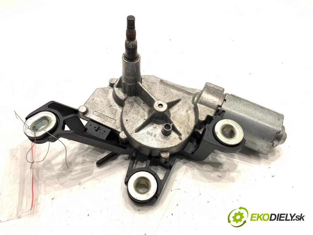 VW GOLF IV liftback 2000 85 kW 1.9 TDI 1896 motor stěračů zadní část 0390201592