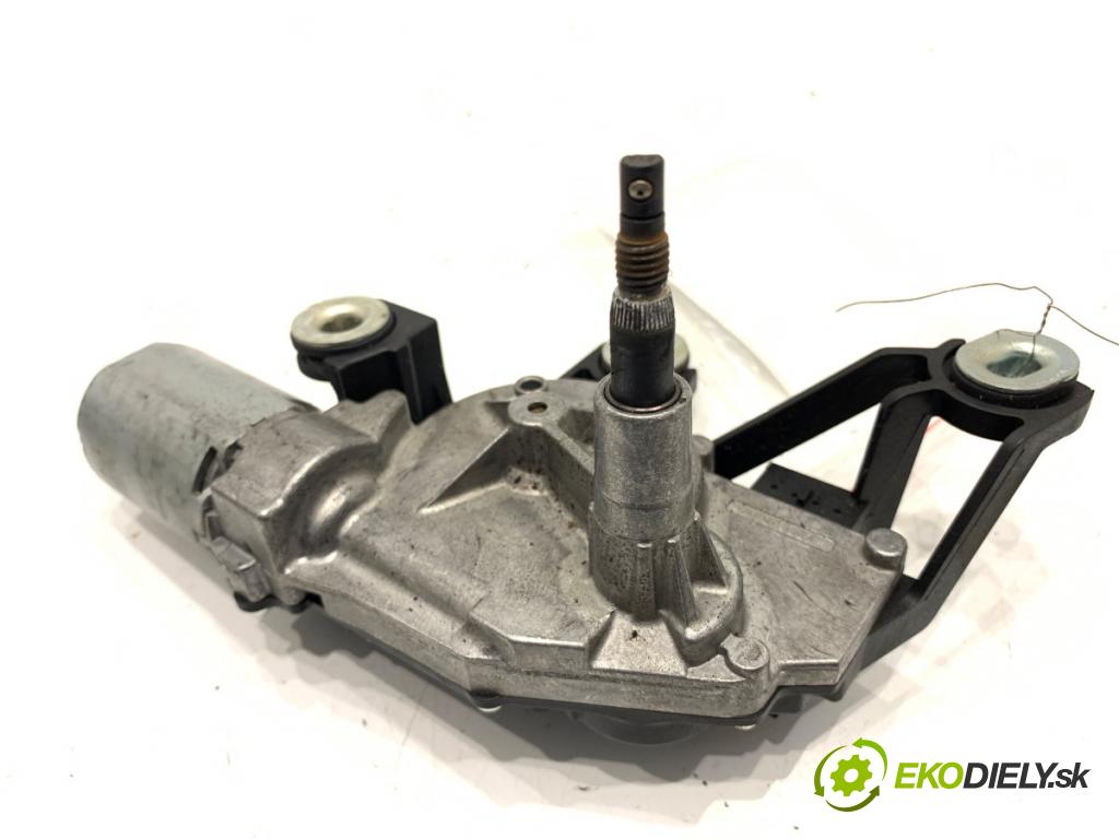 VW GOLF IV liftback 2000 85 kW 1.9 TDI 1896 motor stěračů zadní část 0390201592