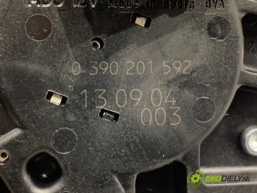 VW GOLF IV liftback 2000 85 kW 1.9 TDI 1896 motor stěračů zadní část 0390201592