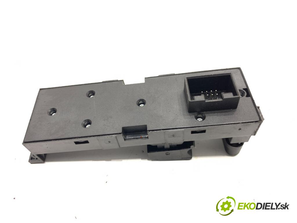 VW GOLF IV liftback 2000 85 kW 1.9 TDI 1896 Prepínač okien  (Prepínacie páčky pod volantom)