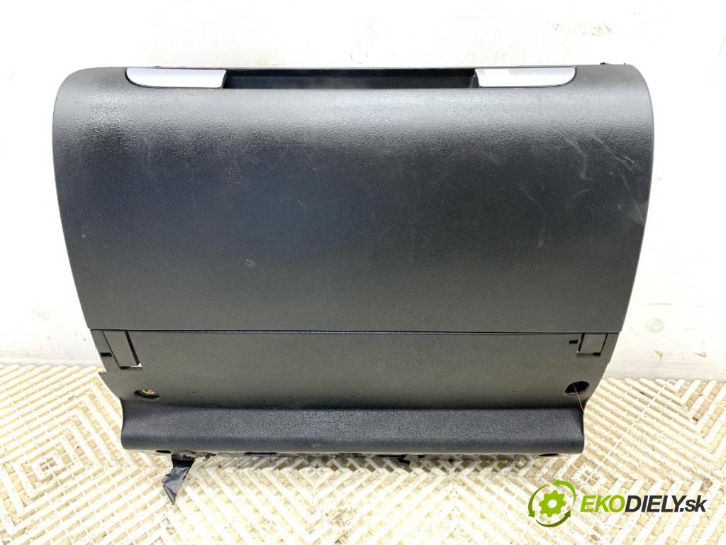 AUDI A3 8P liftback 2004 77 kW 1.9 TDI 1896 Priehradka, kastlík spolujazdca  (Priehradka (kastlík))