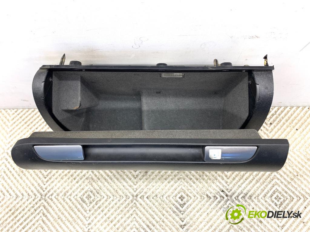 AUDI A3 8P liftback 2004 77 kW 1.9 TDI 1896 Priehradka, kastlík spolujazdca  (Priehradka (kastlík))