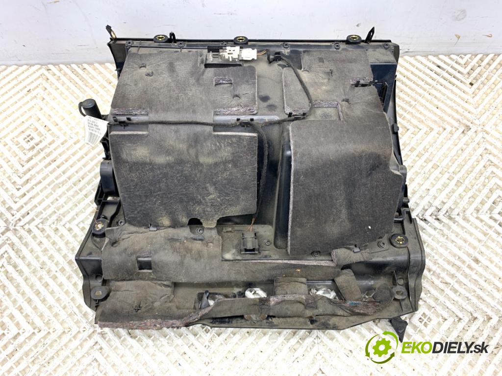 AUDI A3 8P liftback 2004 77 kW 1.9 TDI 1896 Priehradka, kastlík spolujazdca  (Priehradka (kastlík))