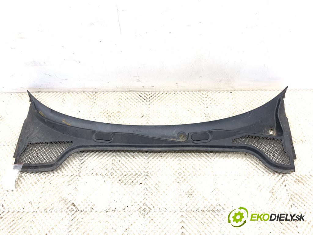 AUDI A3 8P liftback 2004 77 kW 1.9 TDI 1896 Torpédo, plast pod čelné okno 8P1819415B (Torpédo (plast pod čelným sklom))