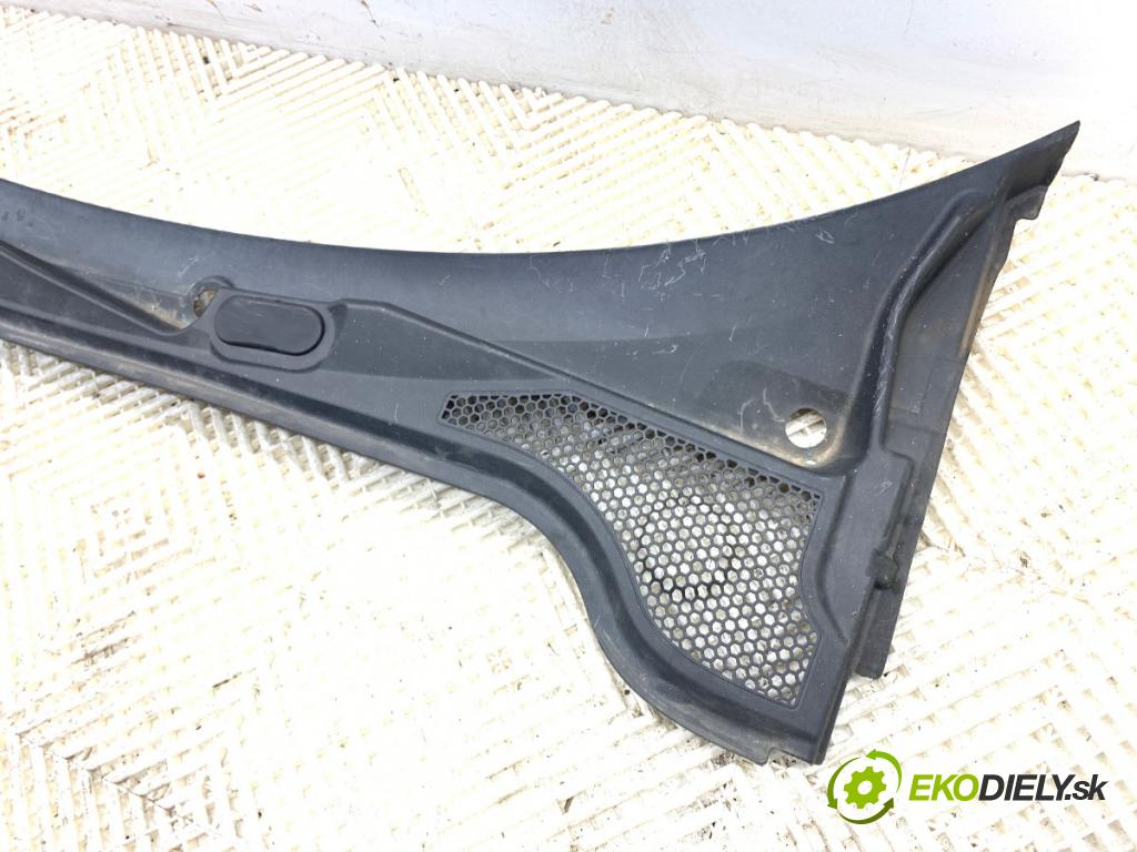 AUDI A3 8P liftback 2004 77 kW 1.9 TDI 1896 Torpédo, plast pod čelné okno 8P1819415B (Torpédo (plast pod čelným sklom))