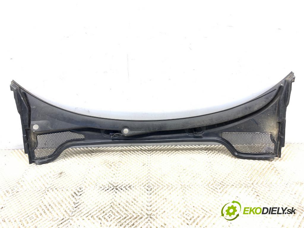 AUDI A3 8P liftback 2004 77 kW 1.9 TDI 1896 Torpédo, plast pod čelné okno 8P1819415B (Torpédo (plast pod čelným sklom))