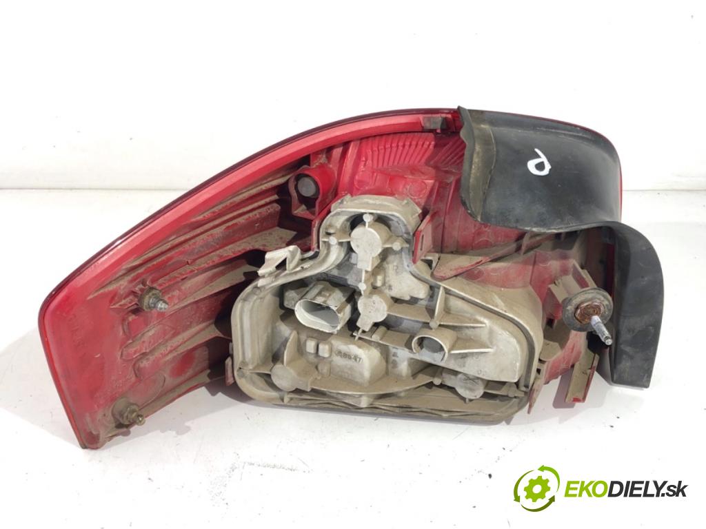AUDI A3 8P liftback 2004 77 kW 1.9 TDI 1896 světlo pravý zadní část 8P0945096