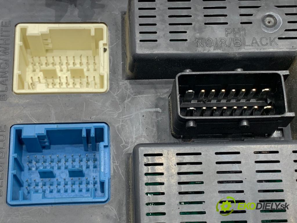 CITROEN C4 PICASSO I nadwozie wielkoprzestrzenne (MPV) 2007 80 kW 1.6 HDi 1560 modul BSI 9663798380 (Pojistková skříňka)