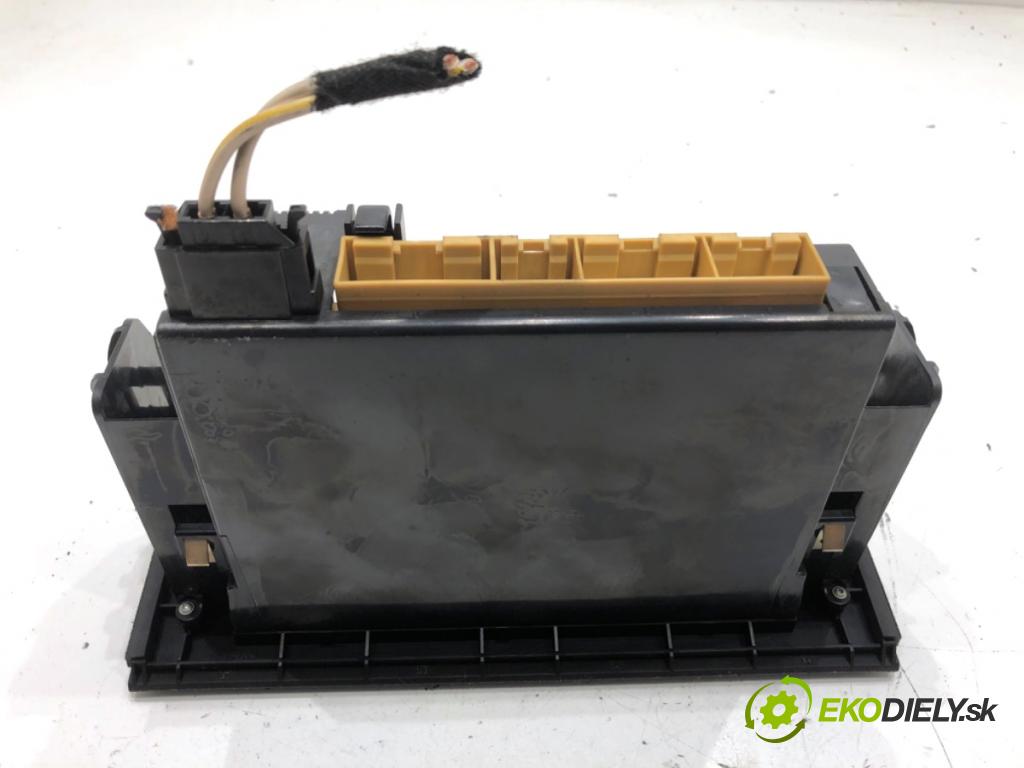 AUDI A3 8L liftback 2001 81 kW 1.9 TDI 1896 Panel ovládania kúrenia 8L0820043H (Prepínacie páčky pod volantom)