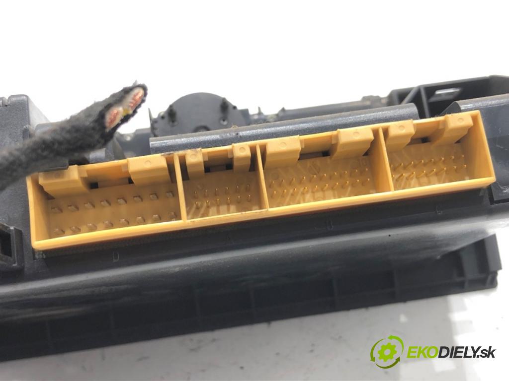 AUDI A3 8L liftback 2001 81 kW 1.9 TDI 1896 Panel ovládania kúrenia 8L0820043H (Prepínacie páčky pod volantom)