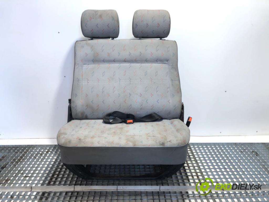 VW TRANSPORTER T4 Autobus 1998 50 kW 1.9 TD 1896 sedadlo pravý přední část 