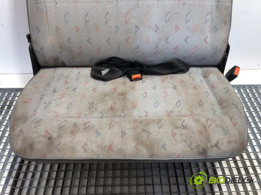 VW TRANSPORTER T4 Autobus 1998 50 kW 1.9 TD 1896 sedadlo pravý přední část
