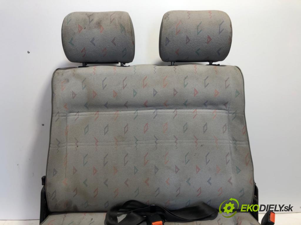 VW TRANSPORTER T4 Autobus 1998 50 kW 1.9 TD 1896 sedadlo pravý přední část