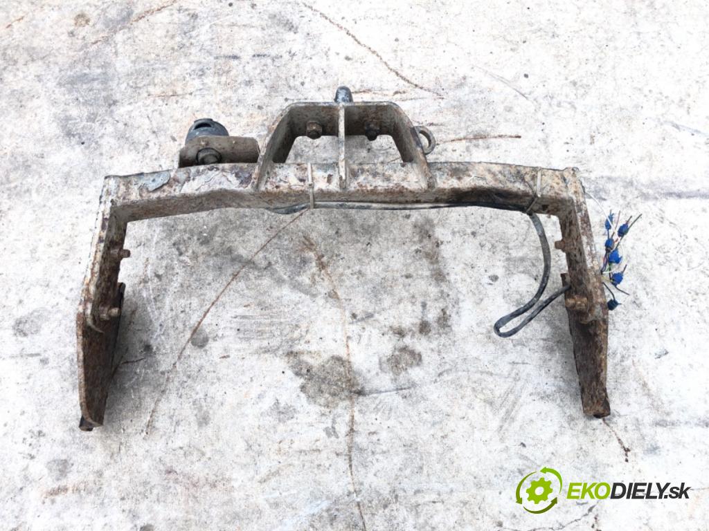 VW TRANSPORTER T4 Autobus 1998 50 kW 1.9 TD 1896 Hák tažné zařízení  (Tažné zařízení)