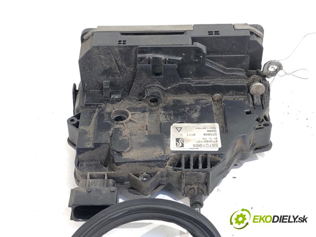 FIAT GRANDE PUNTO liftback 2006 48 kW 1.2 1242 zámok dveře levý zadní část 55701965