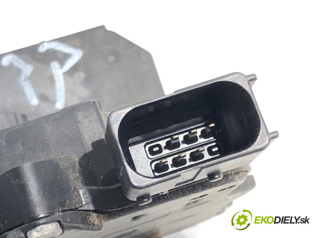 FIAT GRANDE PUNTO liftback 2006 48 kW 1.2 1242 zámok dveře pravý přední část 55701964