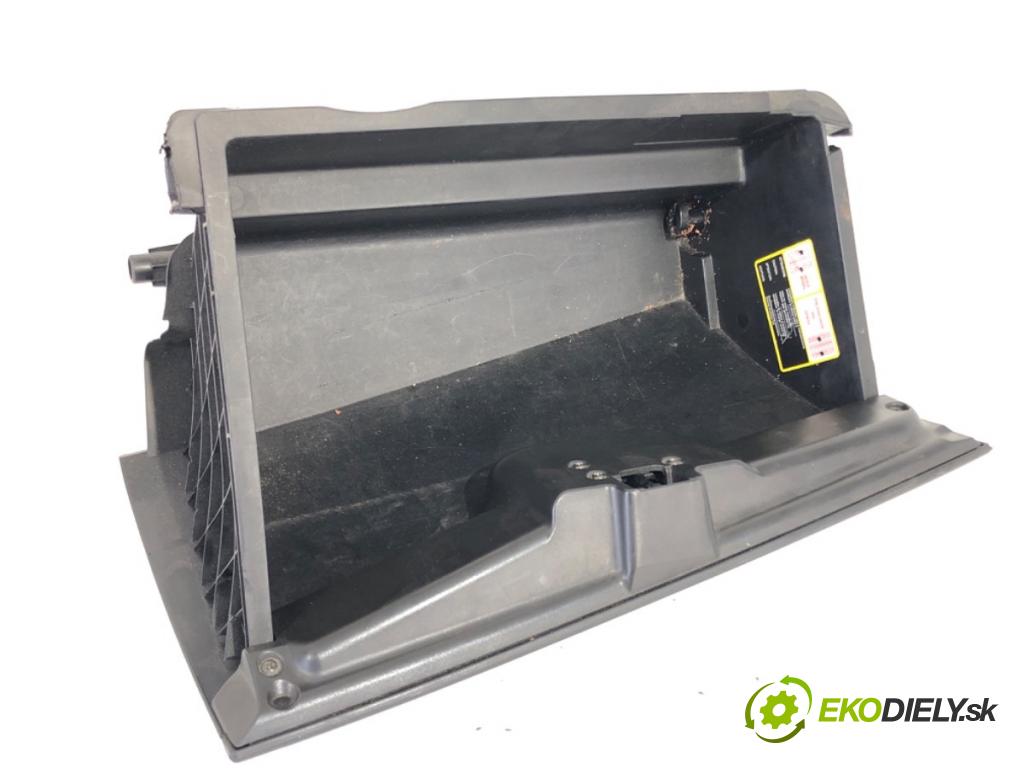 FIAT GRANDE PUNTO liftback 2006 48 kW 1.2 1242 Priehradka, kastlík spolujazdca 735386347 (Priehradka (kastlík))