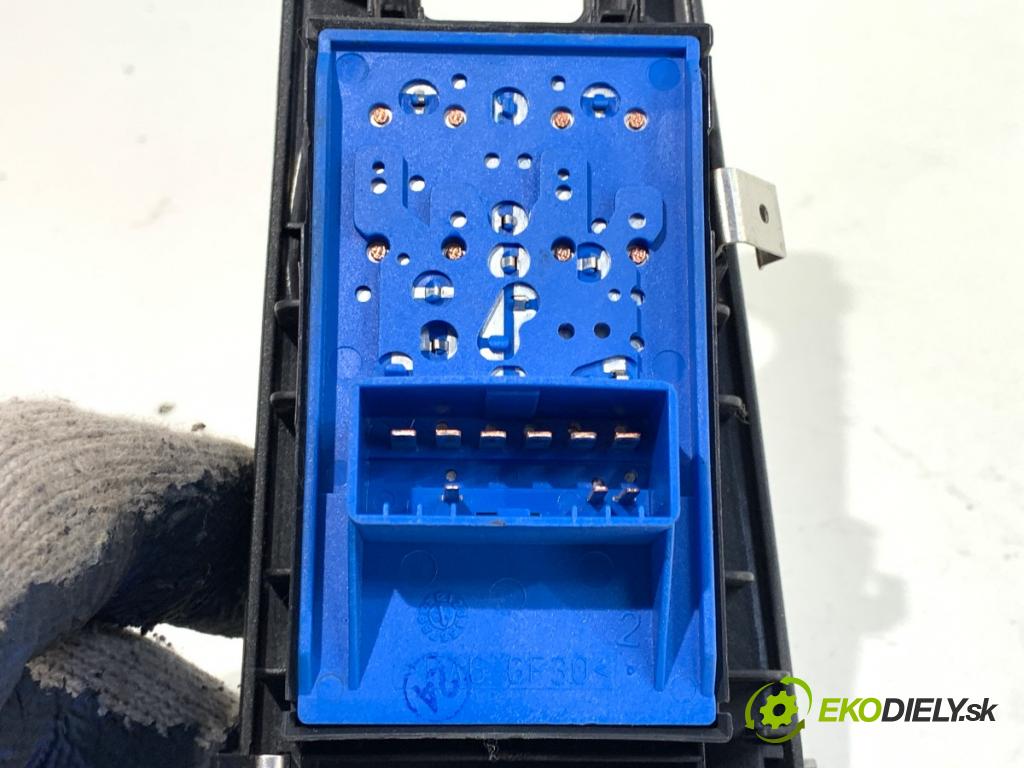 FIAT GRANDE PUNTO liftback 2006 48 kW 1.2 1242 Prepínač okien 735423371 (Prepínacie páčky pod volantom)